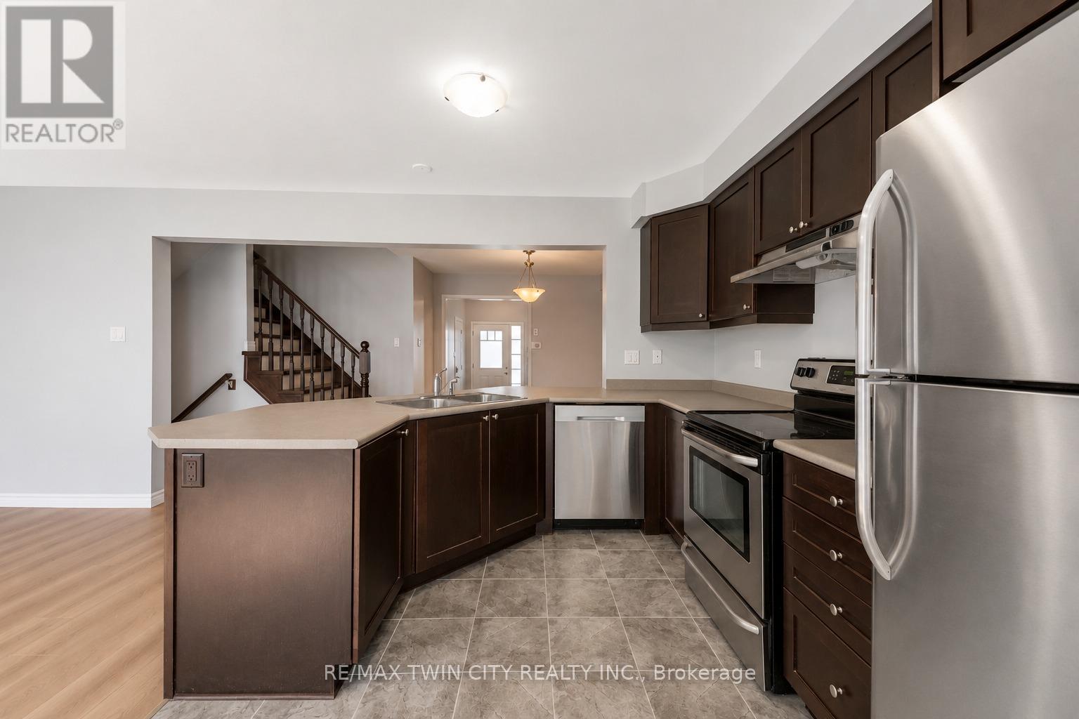 21 Postmaster Drive, Kitchener, Ontario  N2R 0J2 - Photo 7 - X13208680