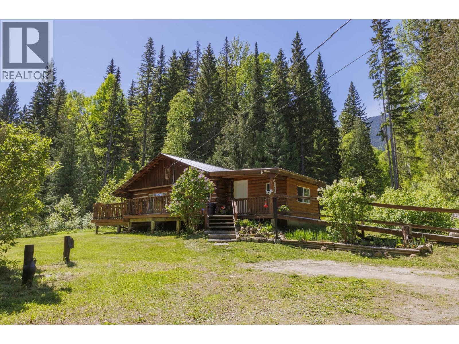 9509 DUNSTER-CROYDON ROAD, Dunster, British Columbia