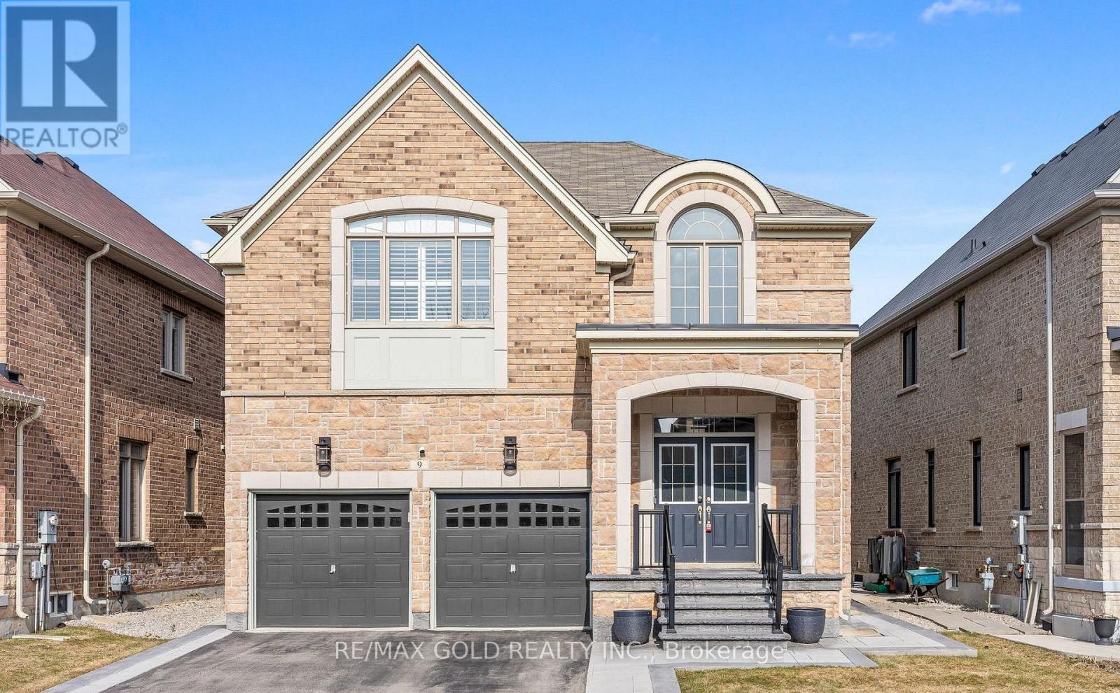 9 FRINGETREE ROAD, Brampton, Ontario