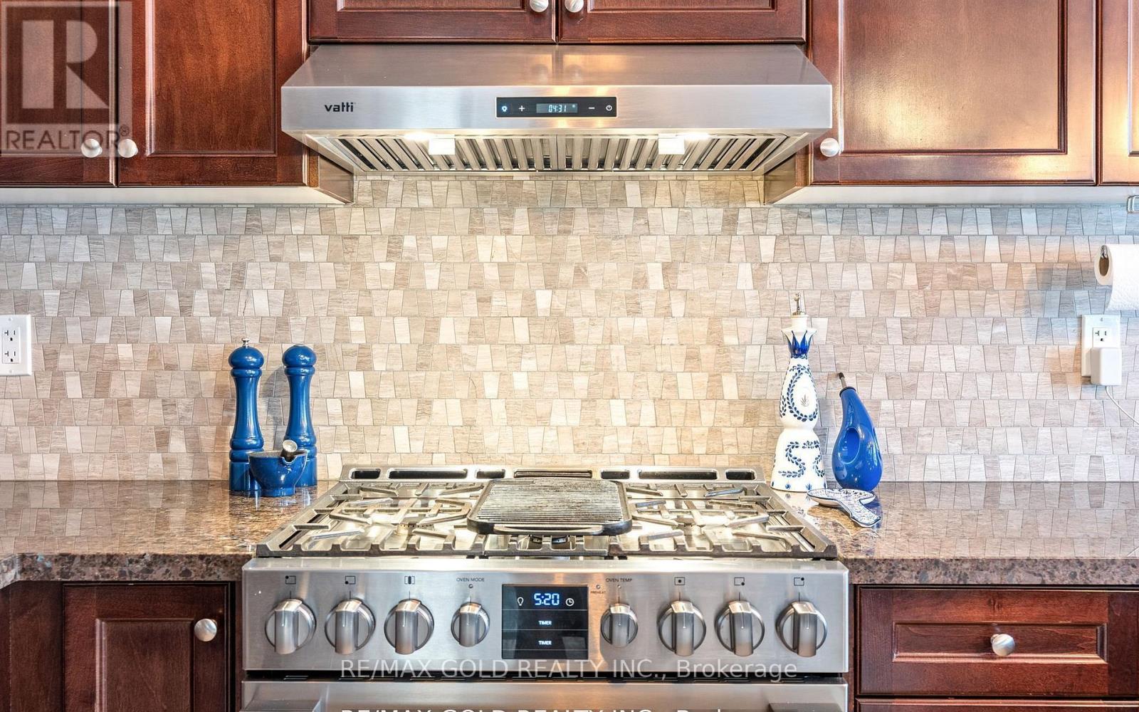 9 Fringetree Road, Brampton, Ontario  L6R 0B6 - Photo 13 - W13211002