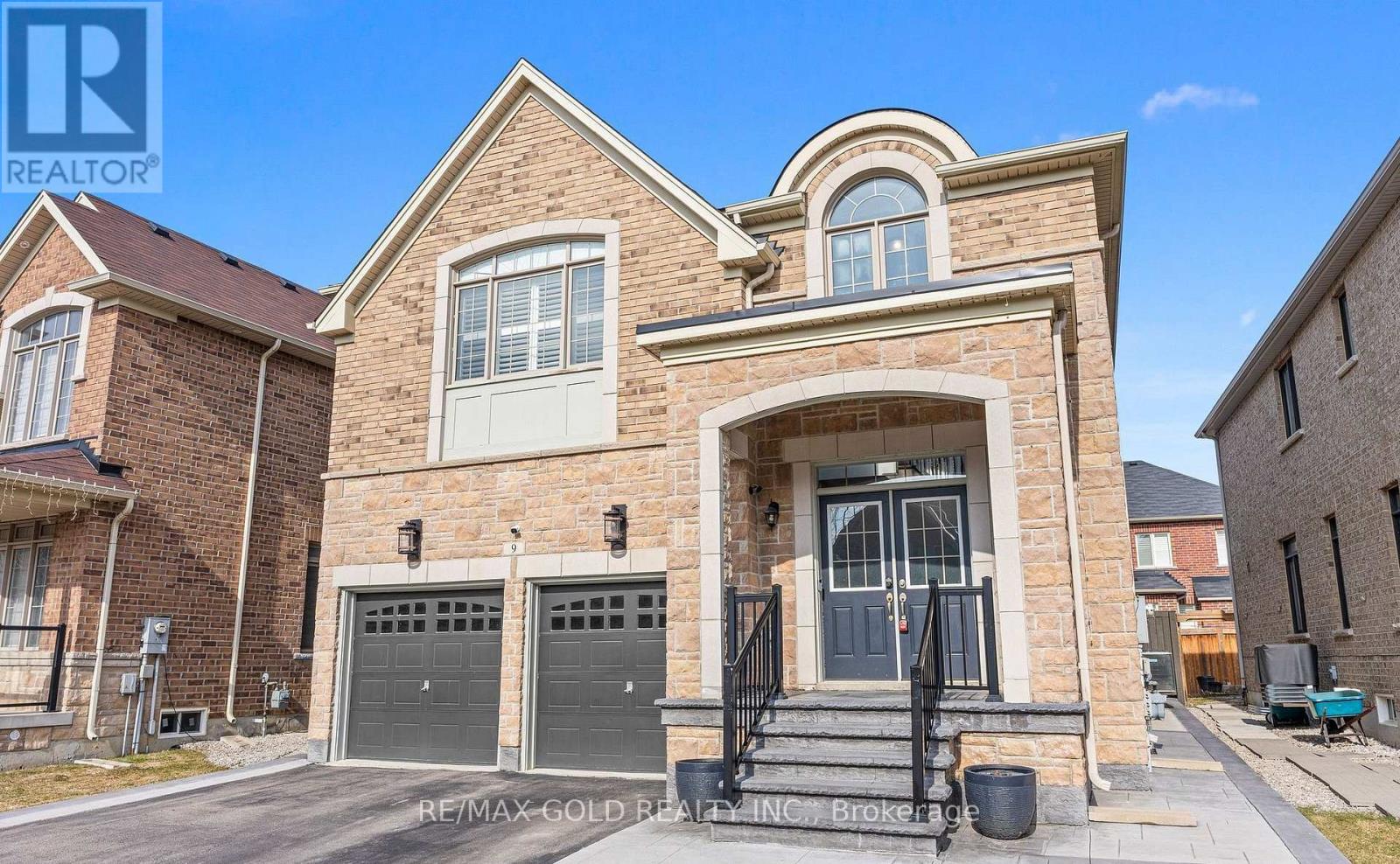 9 Fringetree Road, Brampton, Ontario  L6R 0B6 - Photo 2 - W13211002