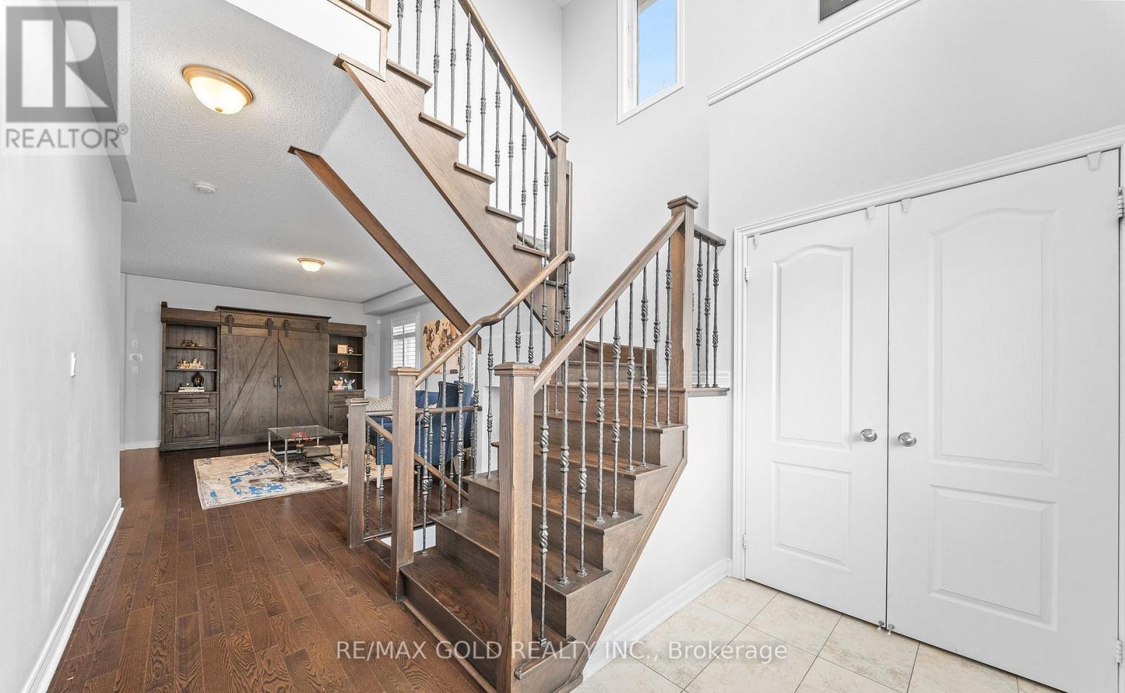 9 Fringetree Road, Brampton, Ontario  L6R 0B6 - Photo 5 - W13211002