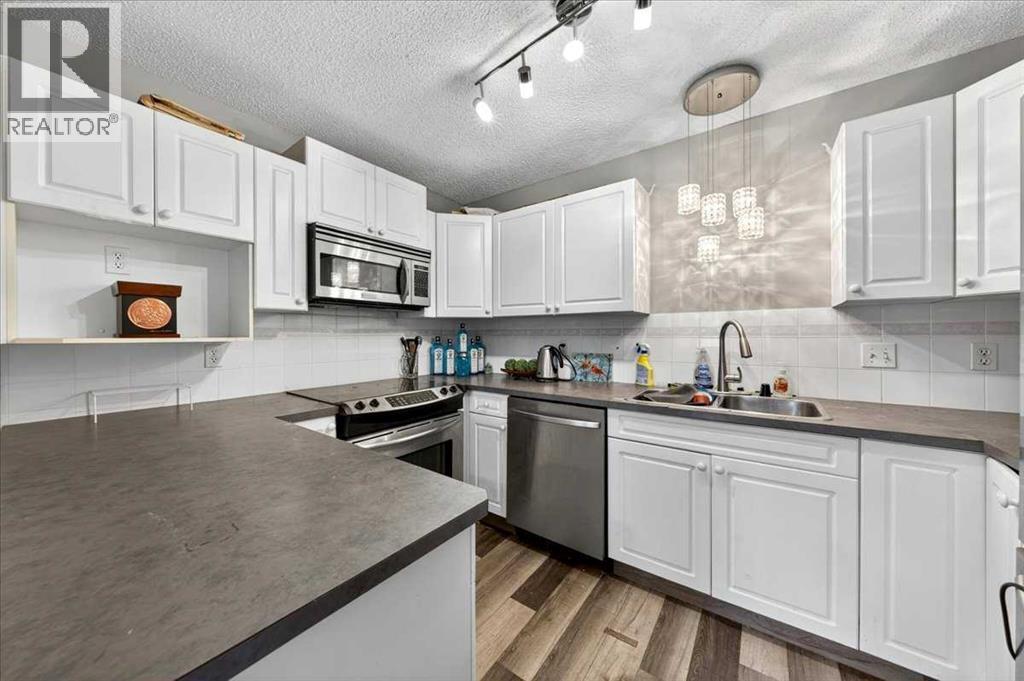 15 Cedarview Mews SW, Calgary, Alberta T2W 6H8 - Photo 9 - A2312178