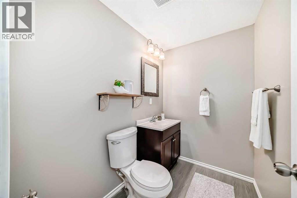 208 Stonegate Crescent Nw, Airdrie, Alberta  T4B 2V3 - Photo 30 - A2314968