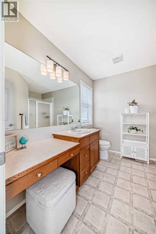 208 Stonegate Crescent Nw, Airdrie, Alberta  T4B 2V3 - Photo 20 - A2314968
