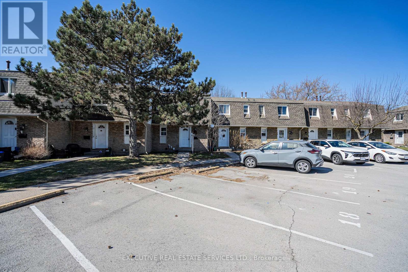 18 - 131 Rockwood Avenue, St. Catharines, Ontario  L2P 3K4 - Photo 2 - X13211084