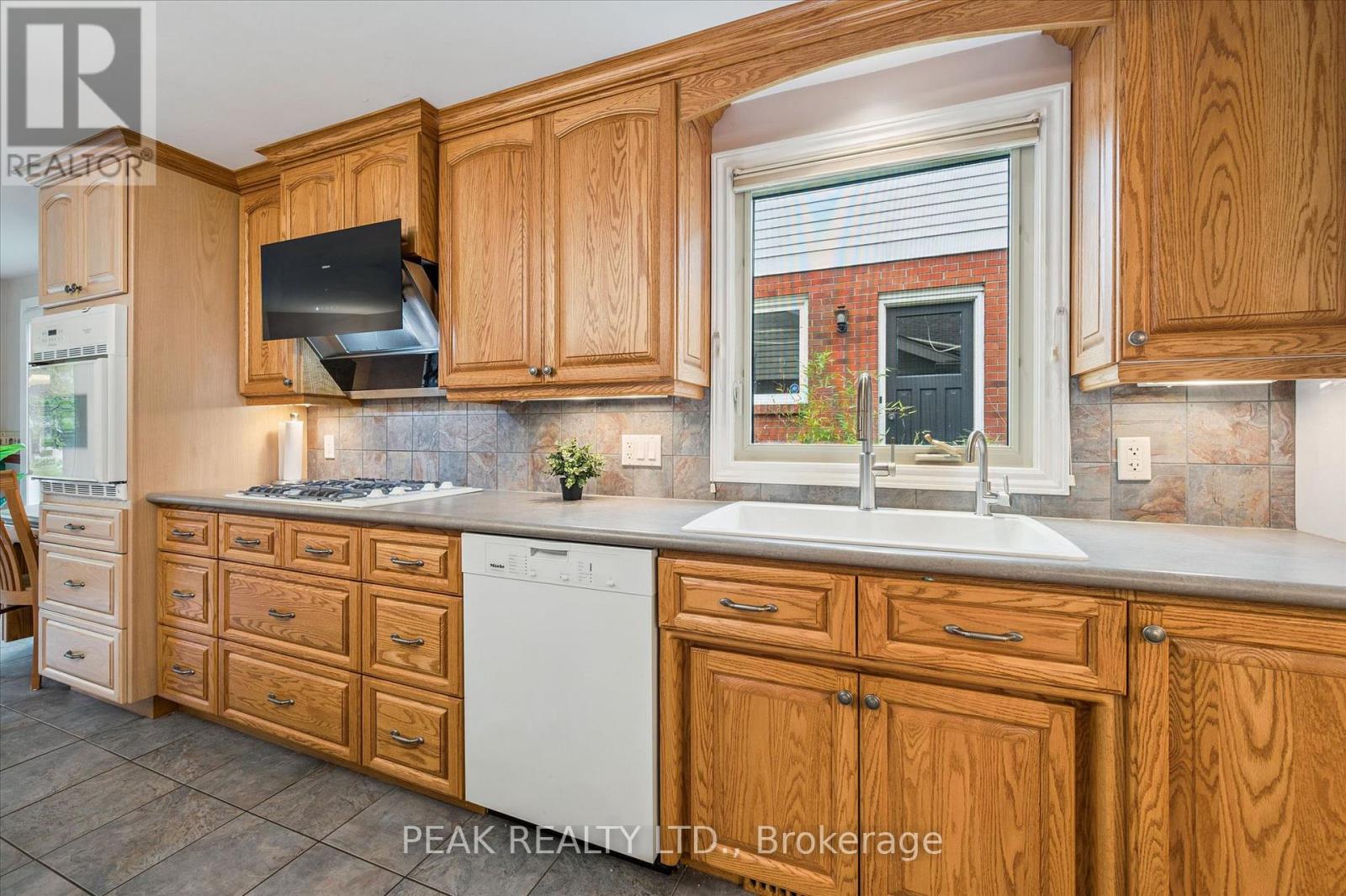 459 Belgreen Way, Waterloo, Ontario  N2L 5X6 - Photo 5 - X13211202
