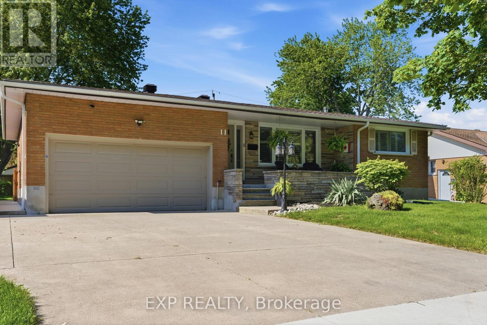 11 Martha Court, Welland, Ontario  L3C 4N3 - Photo 2 - X13211266