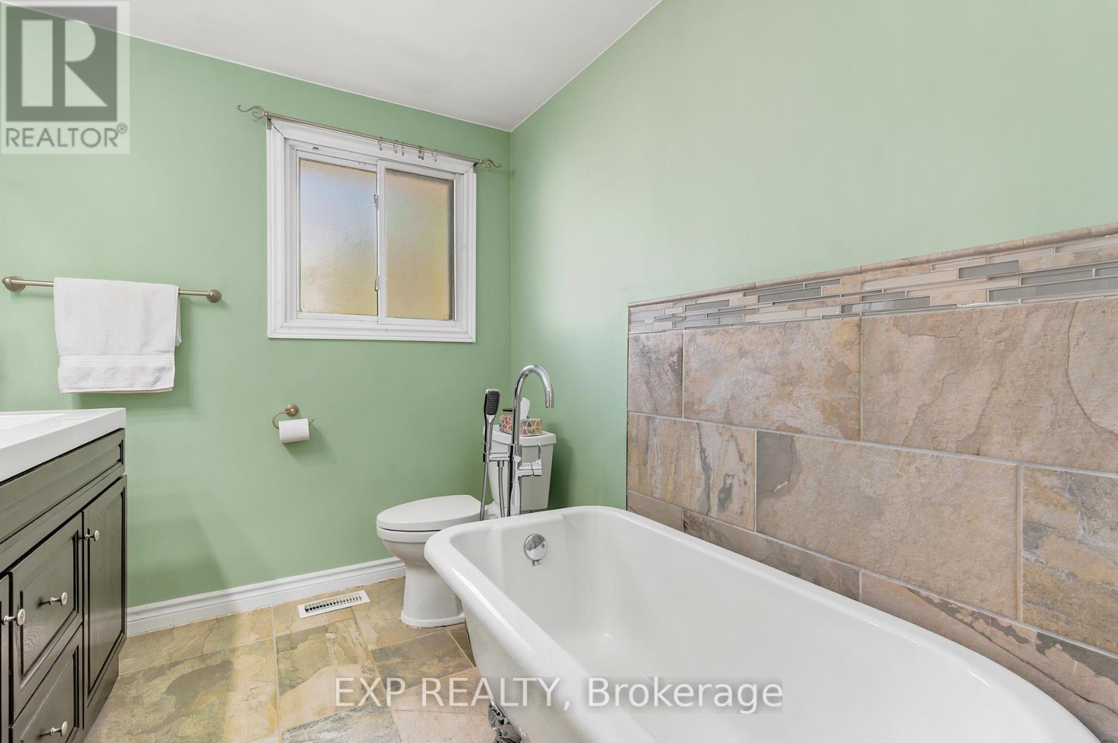 11 Martha Court, Welland, Ontario  L3C 4N3 - Photo 23 - X13211266