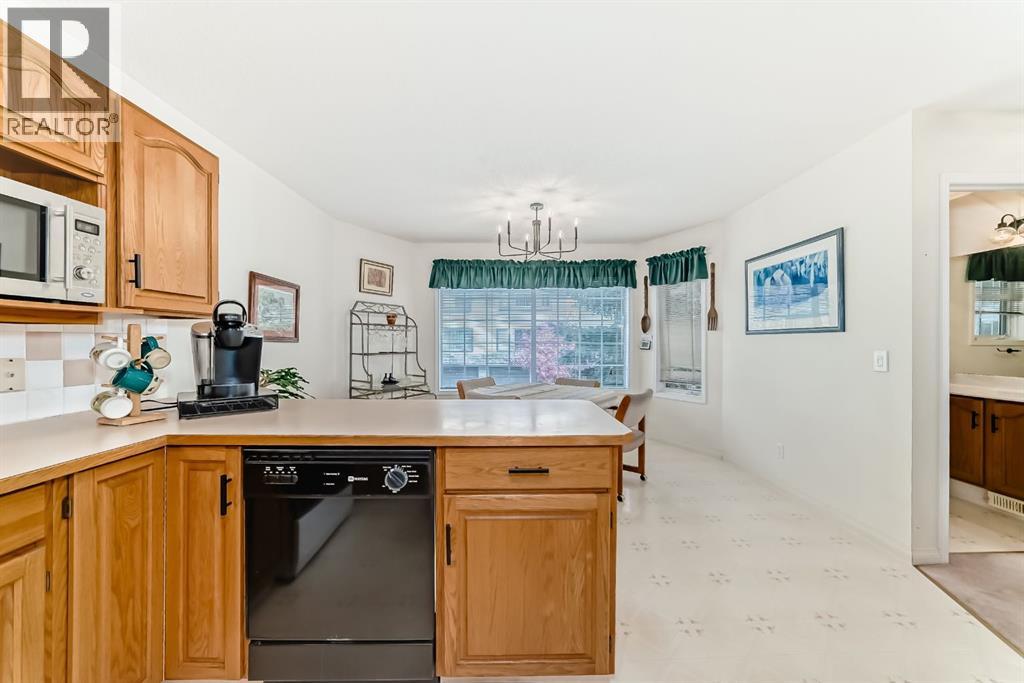 70 Kingsland Villas SW, Calgary, Alberta  T2V 5J9 - Photo 12 - A2312794