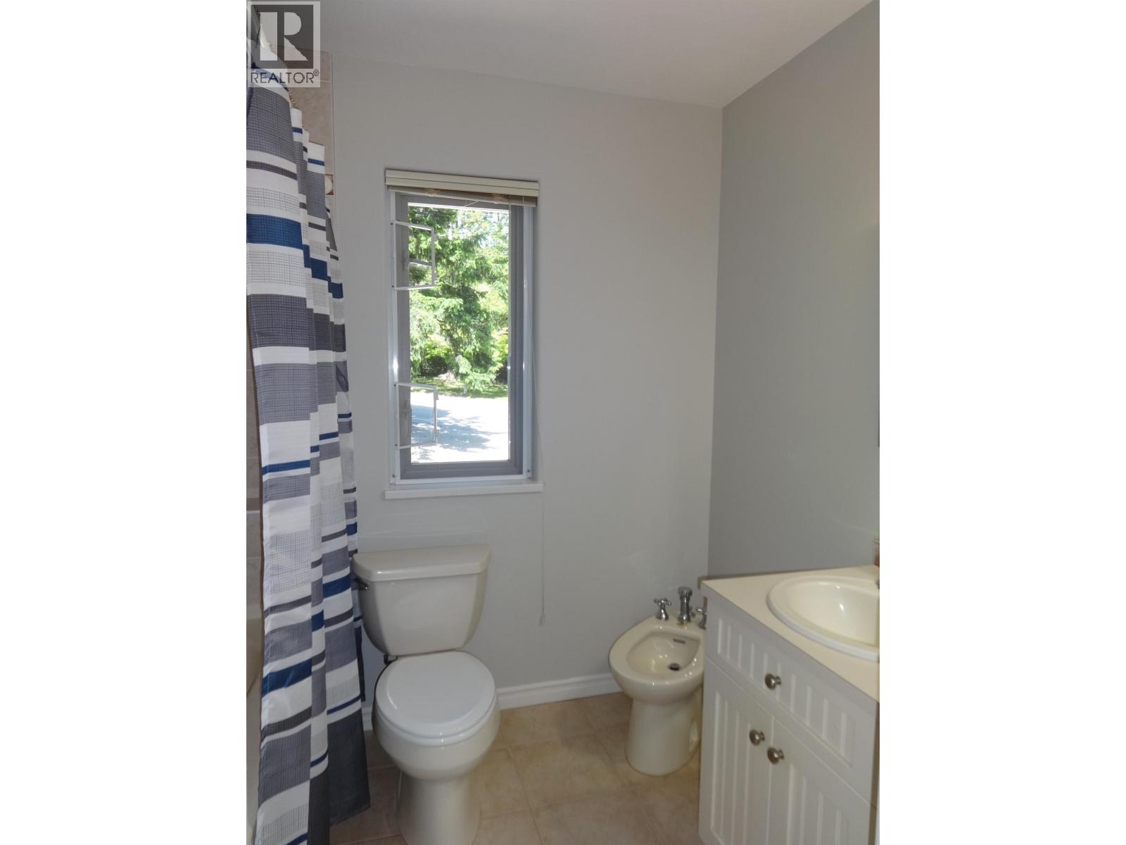 6217 Norwest Bay Road, Sechelt, British Columbia  V7Z 0M2 - Photo 11 - R3129405