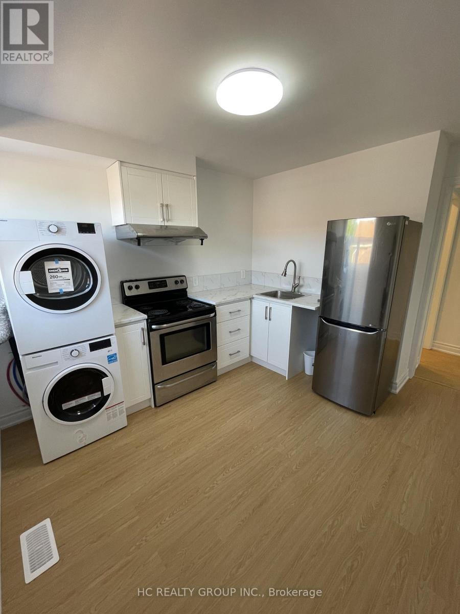 Upper - 48 Torrens Avenue, Toronto, Ontario  M4K 2H8 - Photo 11 - E13211250
