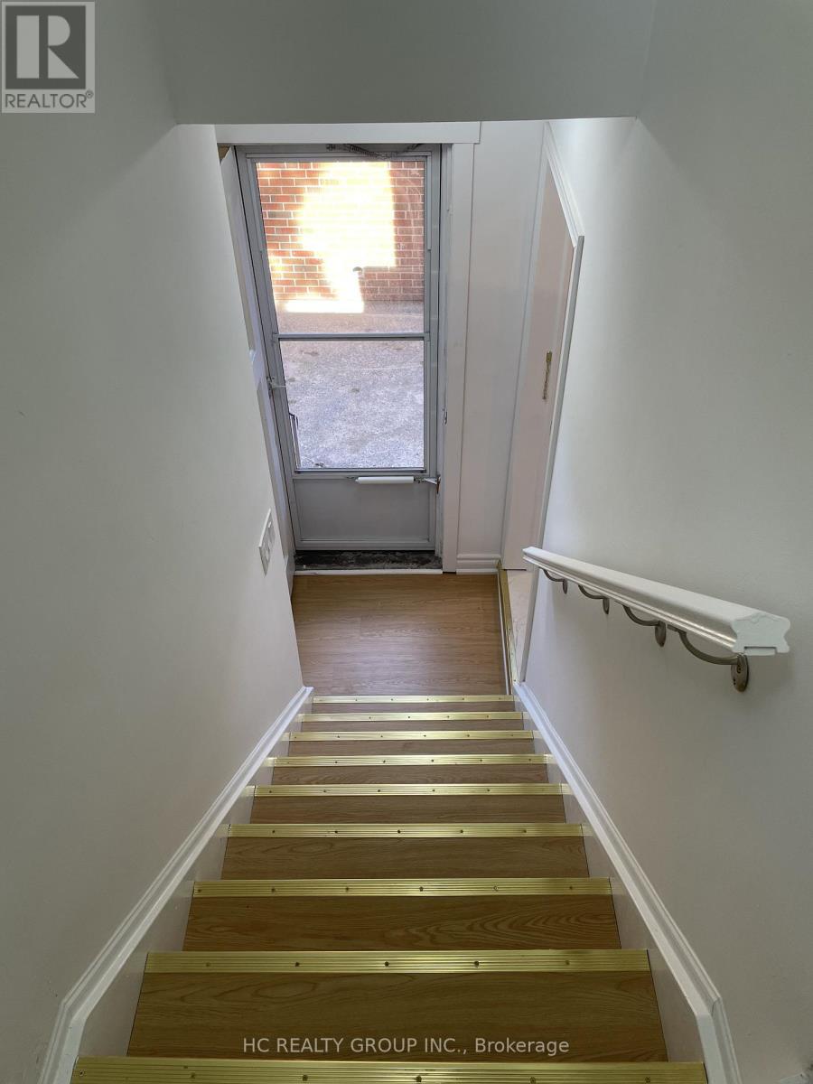 Upper - 48 Torrens Avenue, Toronto, Ontario  M4K 2H8 - Photo 3 - E13211250