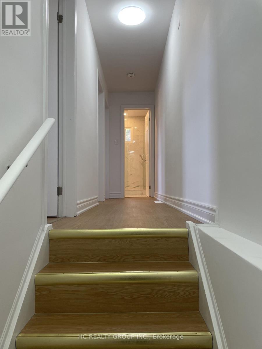 Upper - 48 Torrens Avenue, Toronto, Ontario  M4K 2H8 - Photo 4 - E13211250