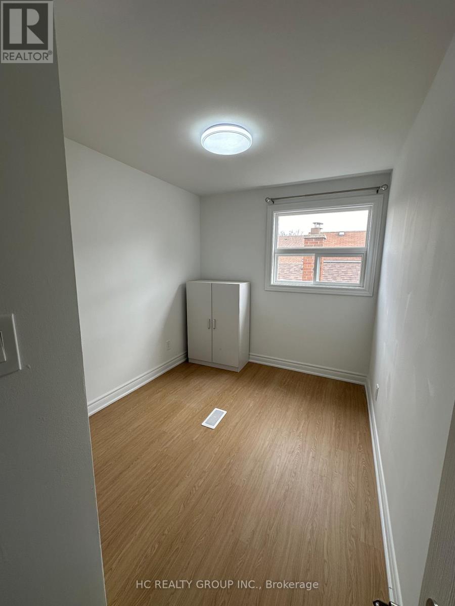 Upper - 48 Torrens Avenue, Toronto, Ontario  M4K 2H8 - Photo 8 - E13211250