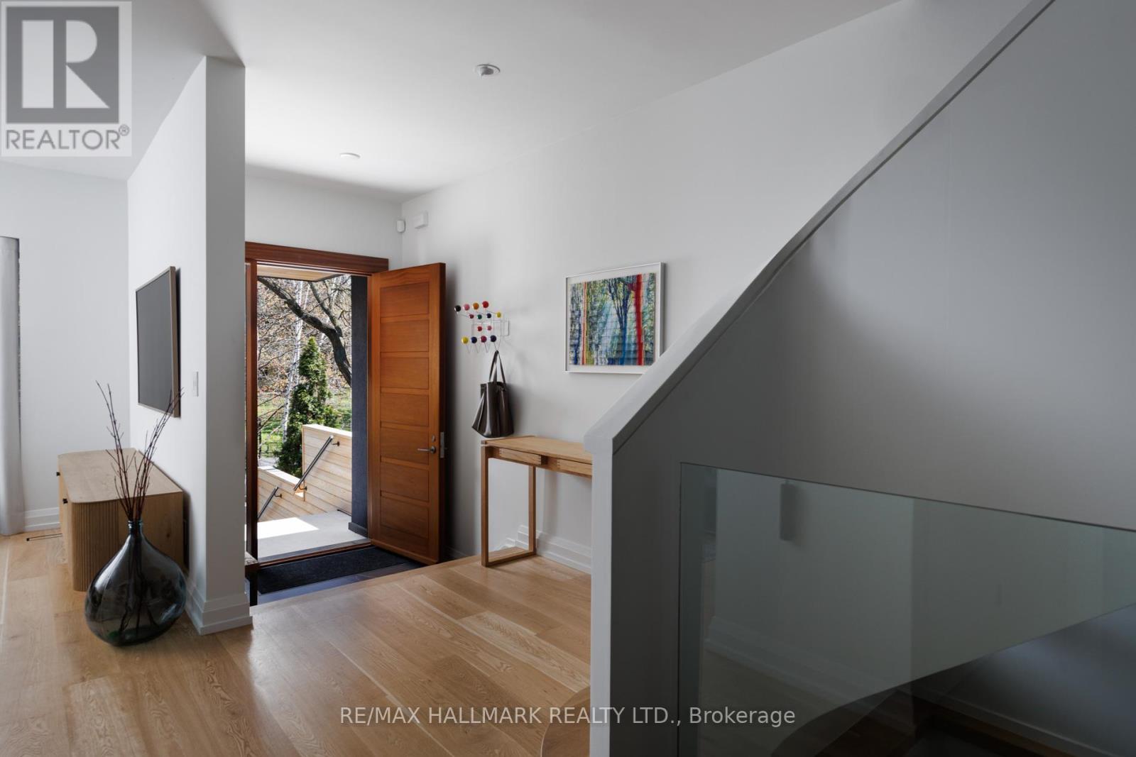 186 Kenilworth Avenue, Toronto, Ontario  M4L 3S6 - Photo 2 - E13211308