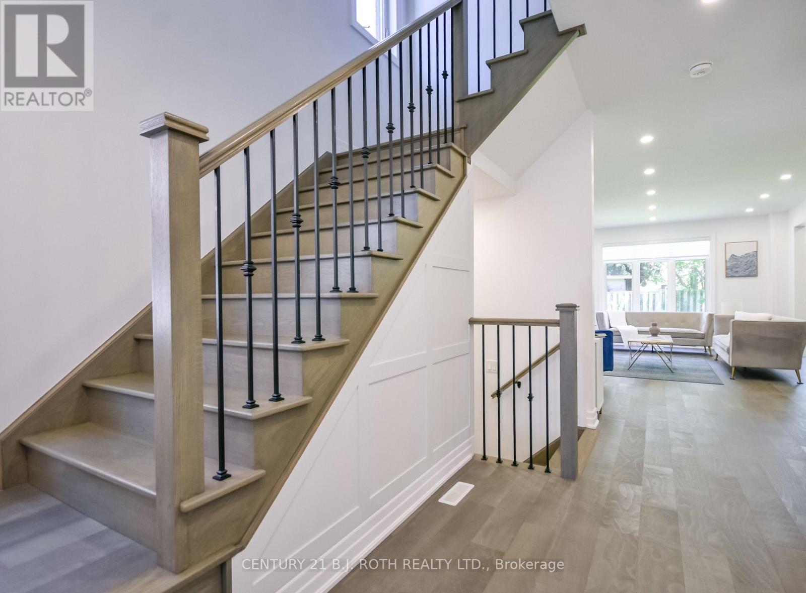 43 Auburn Court, Barrie, Ontario  L4N 0A5 - Photo 4 - S13211254