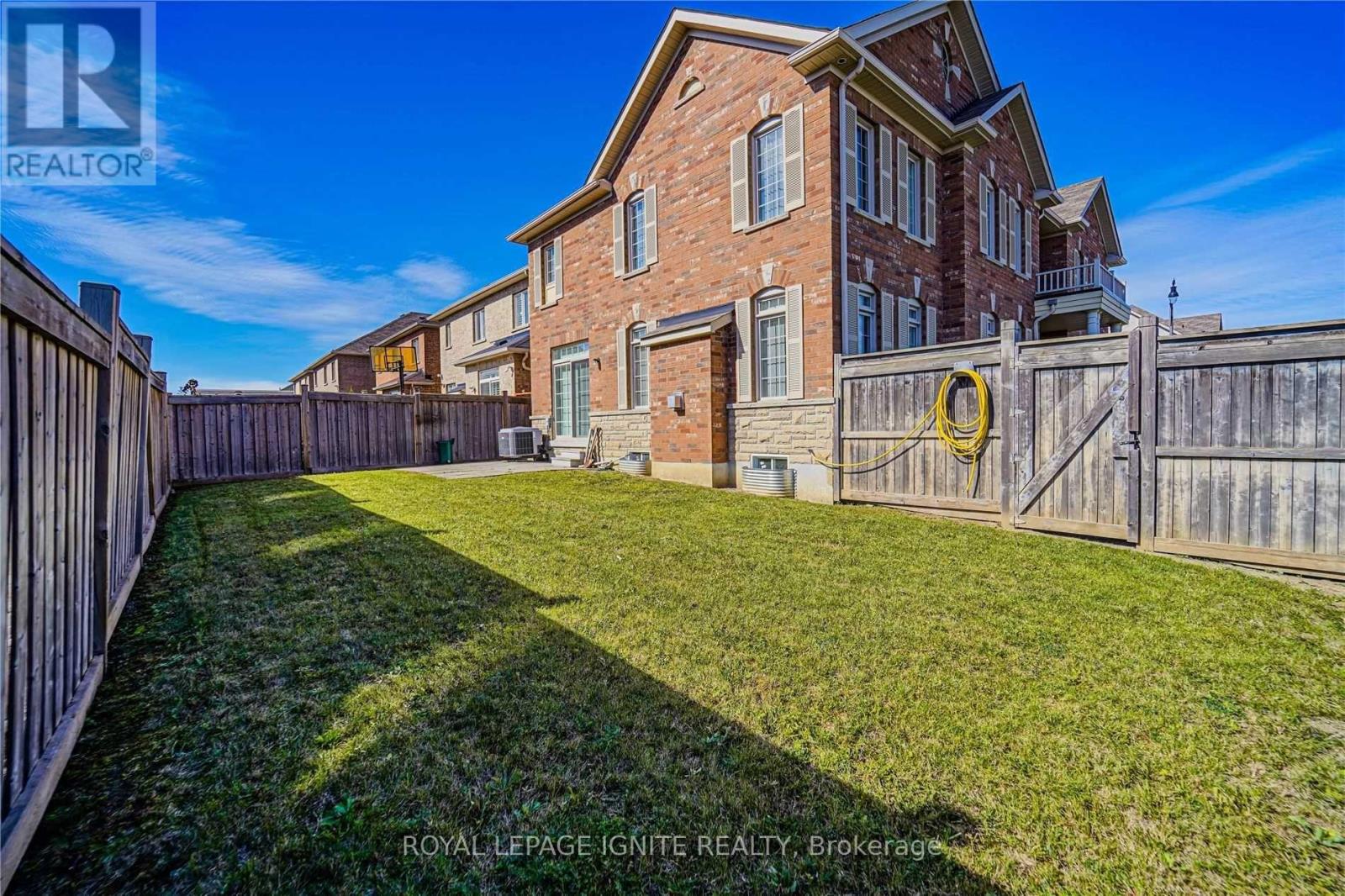 Upper - 26 Ironshield Drive, Brampton, Ontario  L6P 3N4 - Photo 5 - W13211296