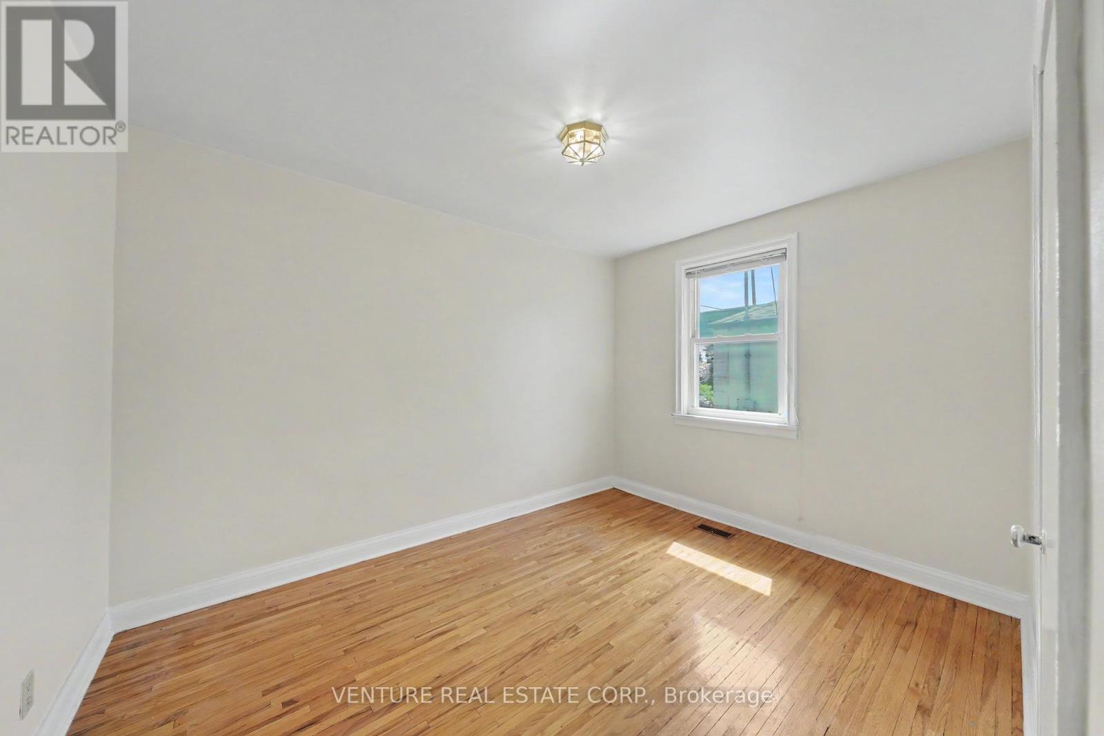 2 Redfern Avenue, Toronto, Ontario  M3M 1L3 - Photo 17 - W13211314