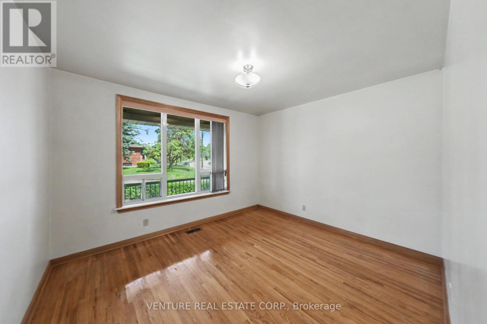 2 Redfern Avenue, Toronto, Ontario  M3M 1L3 - Photo 19 - W13211314