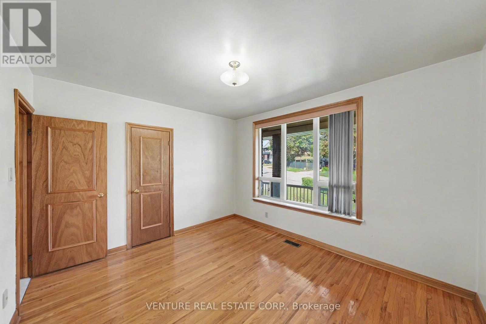 2 Redfern Avenue, Toronto, Ontario  M3M 1L3 - Photo 20 - W13211314