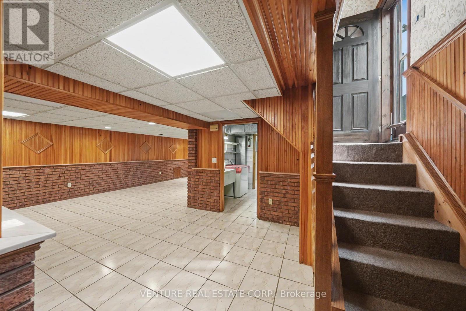 2 Redfern Avenue, Toronto, Ontario  M3M 1L3 - Photo 22 - W13211314