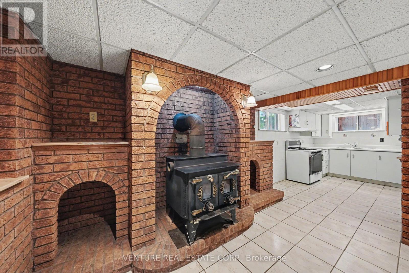 2 Redfern Avenue, Toronto, Ontario  M3M 1L3 - Photo 25 - W13211314