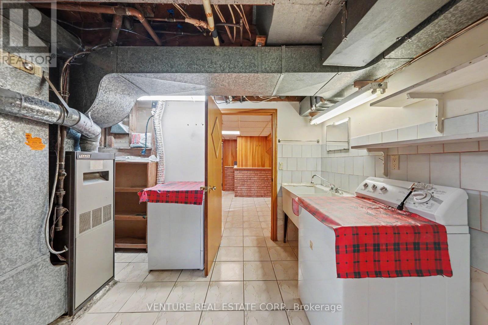 2 Redfern Avenue, Toronto, Ontario  M3M 1L3 - Photo 27 - W13211314