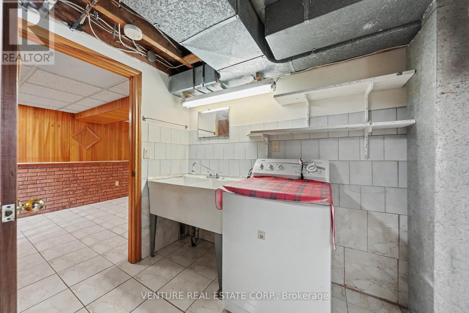 2 Redfern Avenue, Toronto, Ontario  M3M 1L3 - Photo 28 - W13211314