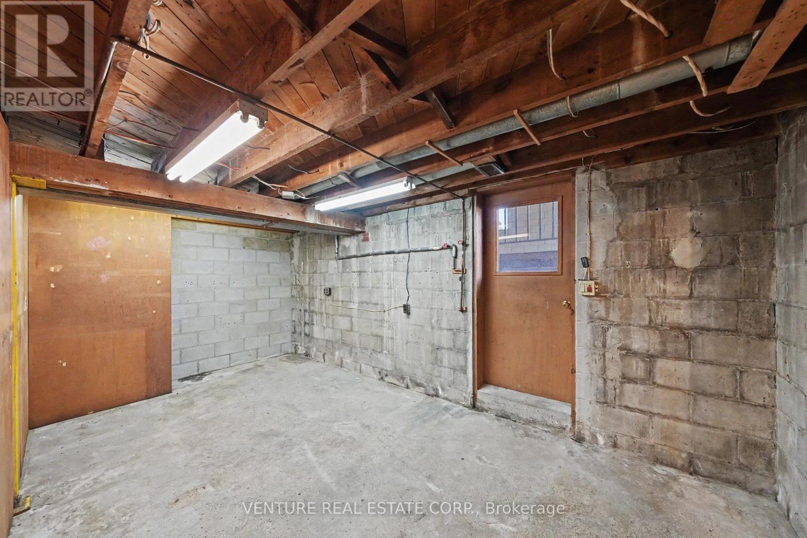 2 Redfern Avenue, Toronto, Ontario  M3M 1L3 - Photo 29 - W13211314