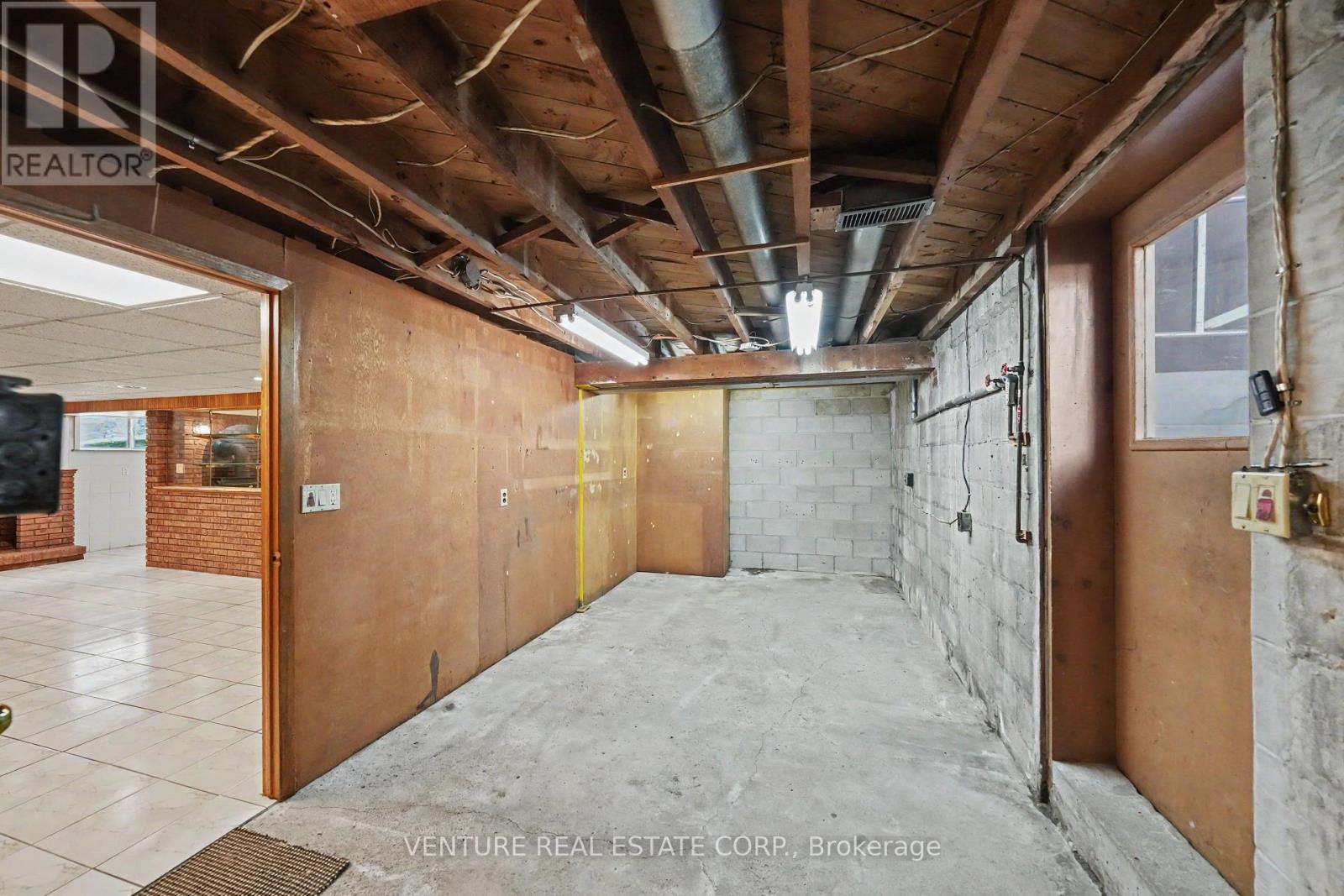 2 Redfern Avenue, Toronto, Ontario  M3M 1L3 - Photo 30 - W13211314