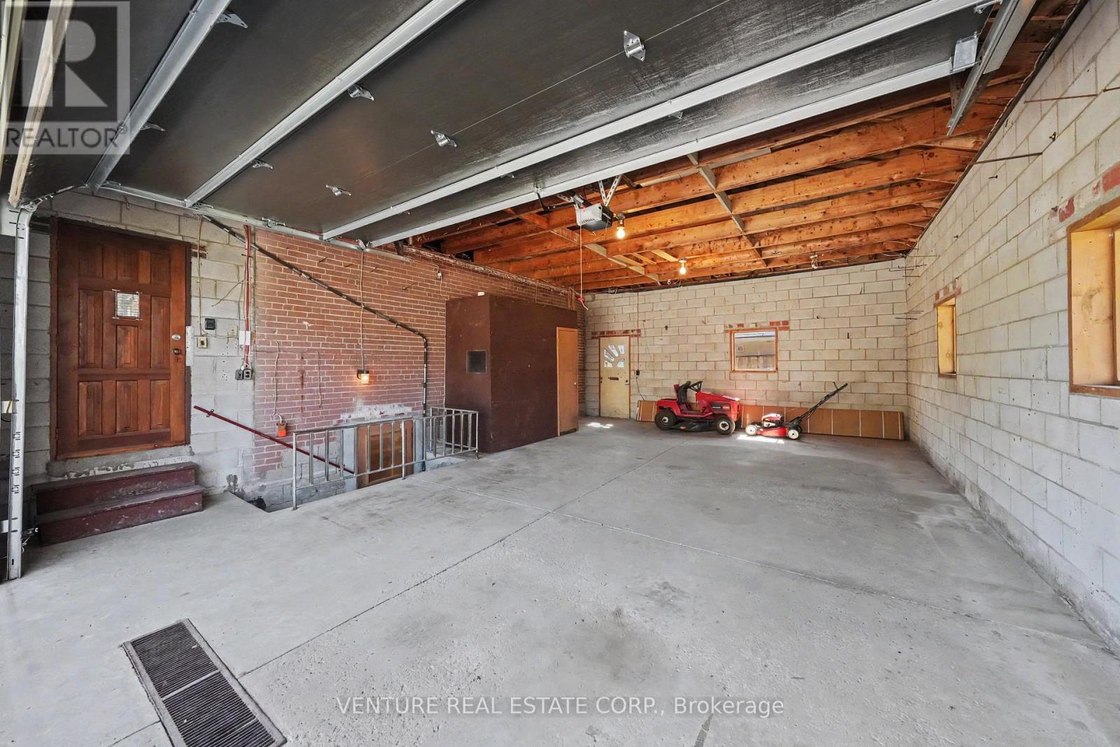 2 Redfern Avenue, Toronto, Ontario  M3M 1L3 - Photo 36 - W13211314