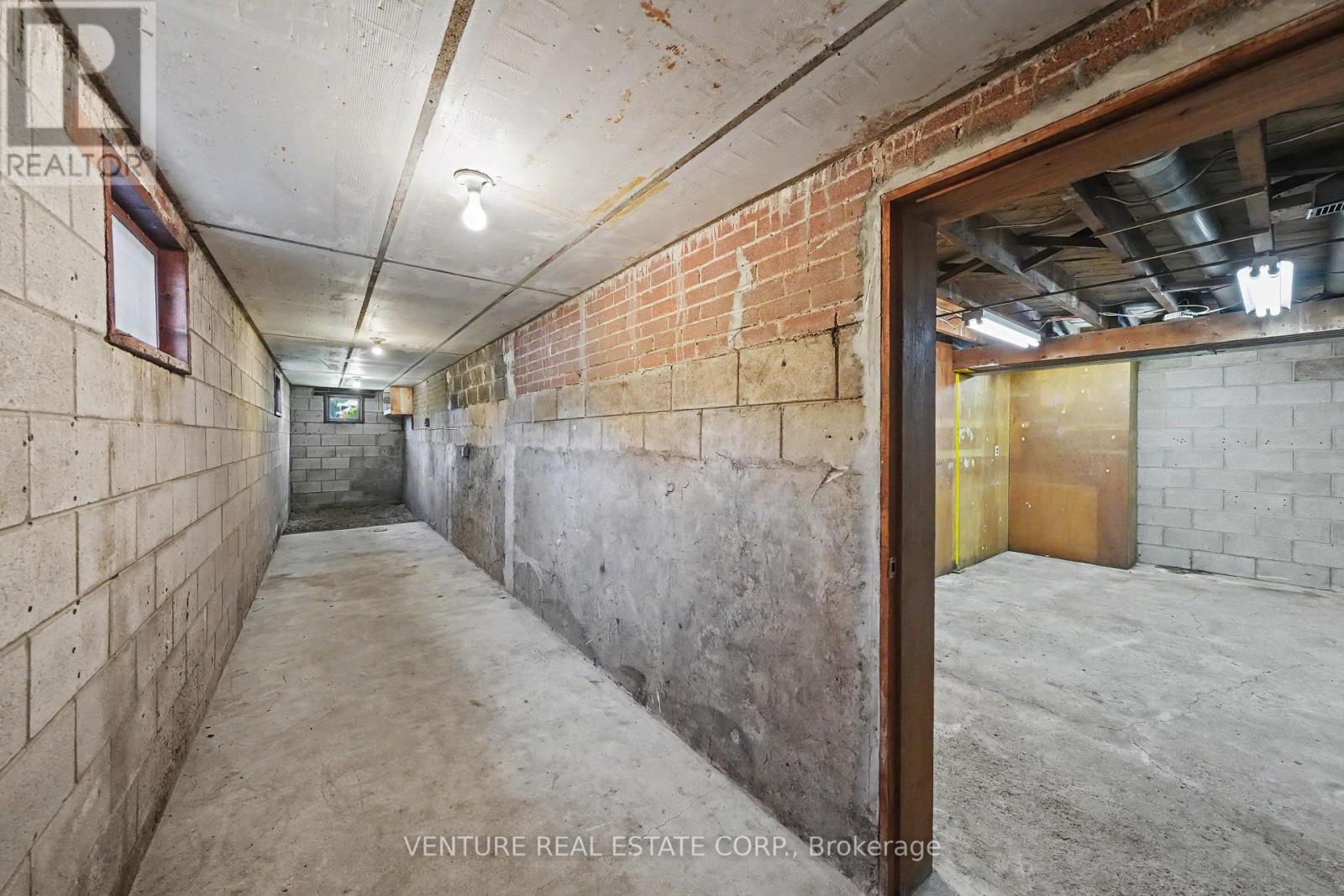 2 Redfern Avenue, Toronto, Ontario  M3M 1L3 - Photo 38 - W13211314