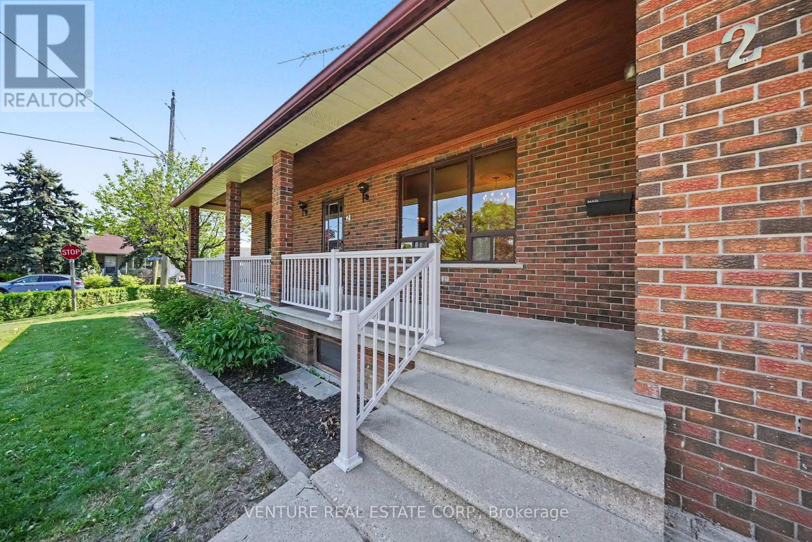 2 Redfern Avenue, Toronto, Ontario  M3M 1L3 - Photo 5 - W13211314