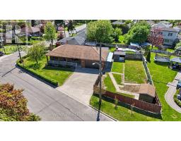 2 REDFERN AVENUE, Toronto, Ontario