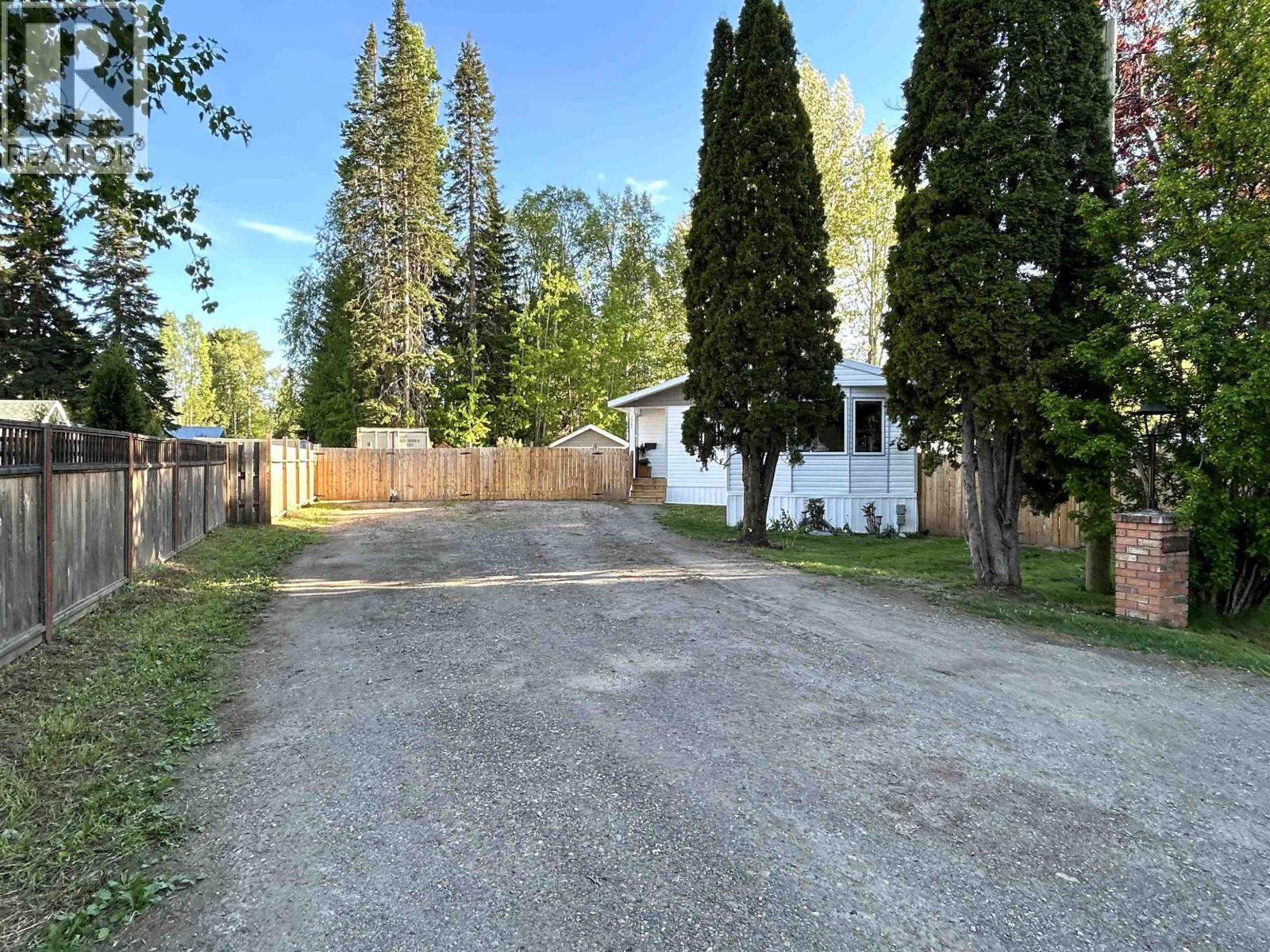 7245 Dawson Place, Prince George, British Columbia  V2K 2M5 - Photo 2 - R3129437