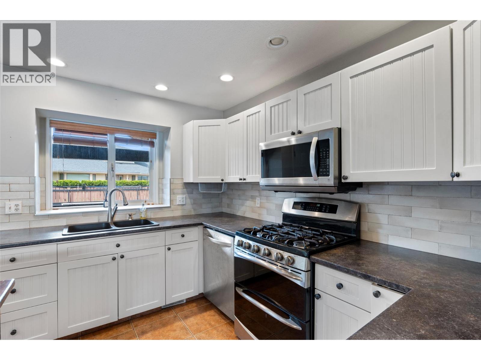 850 Windbreak Street, Kamloops, British Columbia  V2B 5P1 - Photo 11 - 10385454