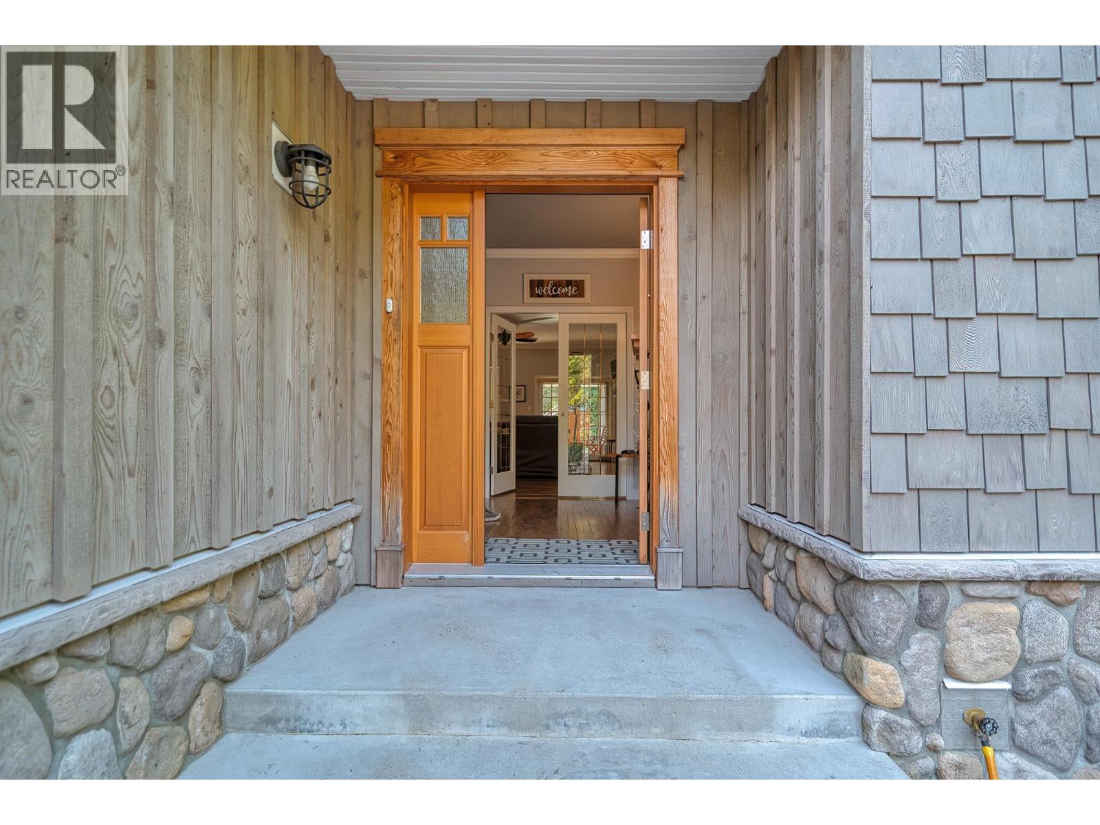 8029 Southwood Road, Halfmoon Bay, British Columbia  V0N 1Y1 - Photo 3 - R3103345