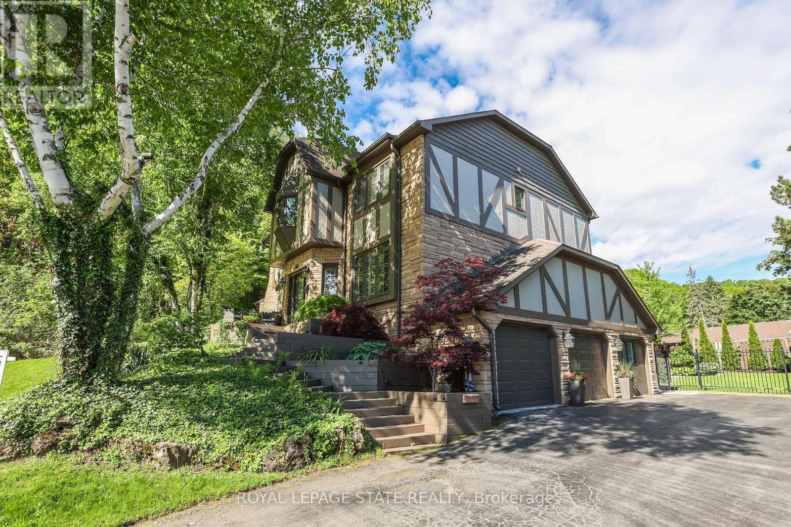 40 PARKWOOD ROAD, Grimsby, Ontario