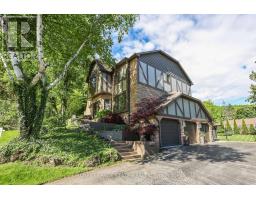 40 PARKWOOD ROAD, Grimsby, Ontario