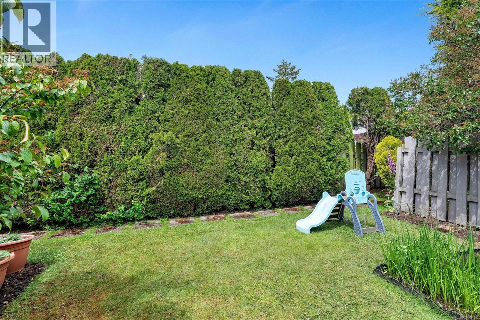 9 400 Culduthel Rd, Saanich, British Columbia V8Z 1G1 - Photo 37 - 1038462