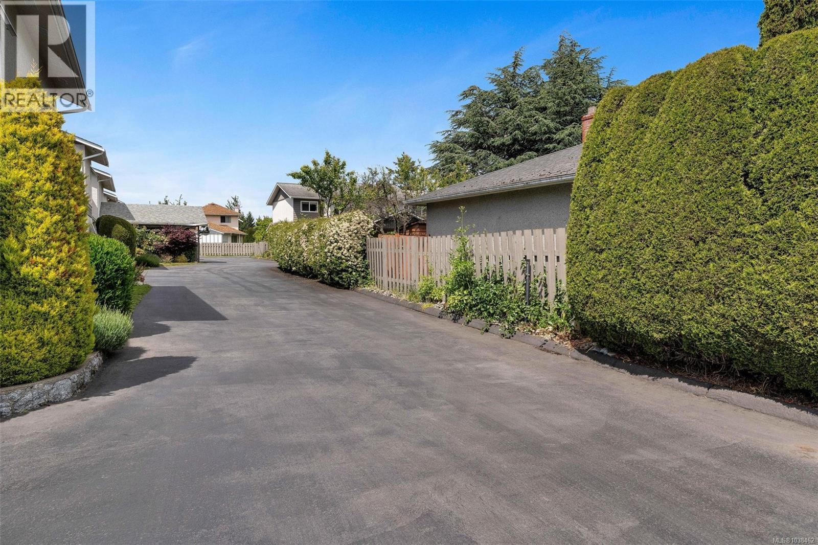 9 400 Culduthel Rd, Saanich, British Columbia V8Z 1G1 - Photo 42 - 1038462