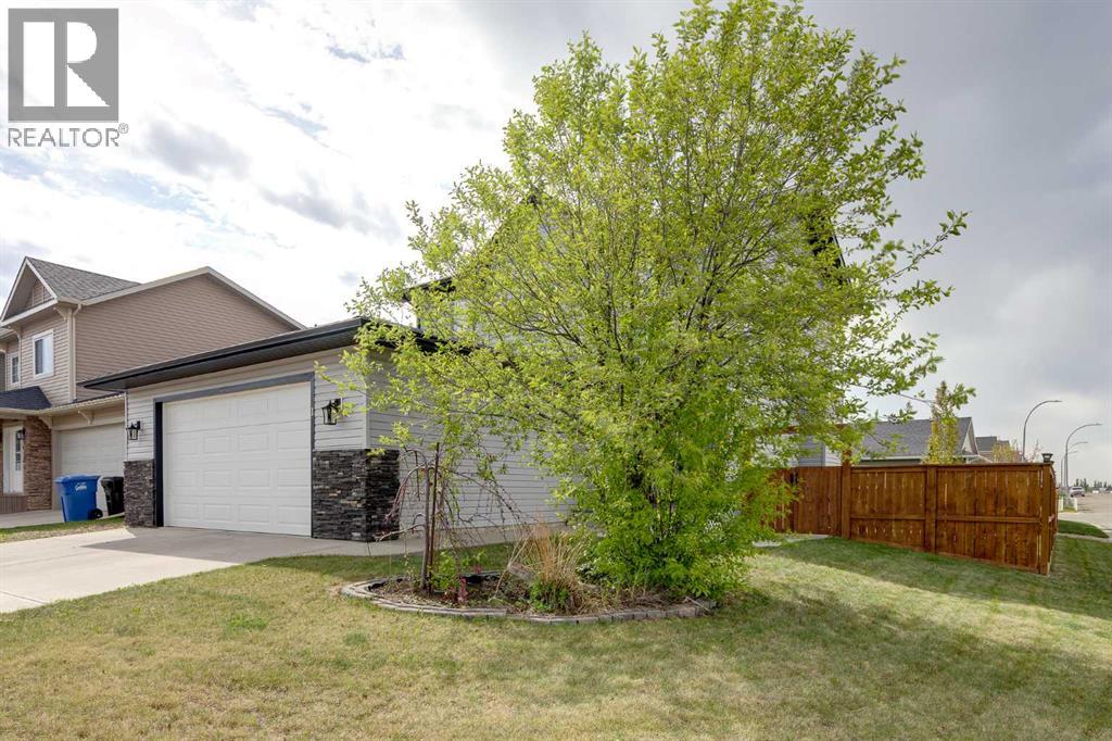 1 Mcclung Gate E, Carstairs, Alberta  T0M 0N0 - Photo 2 - A2313531
