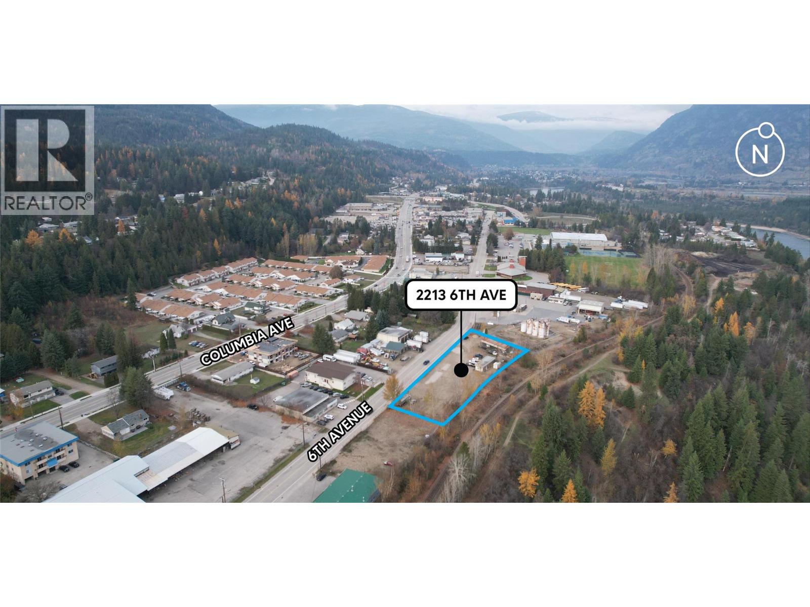 2213 6th Avenue, Castlegar, British Columbia  V1N 2W1 - Photo 1 - 10389013