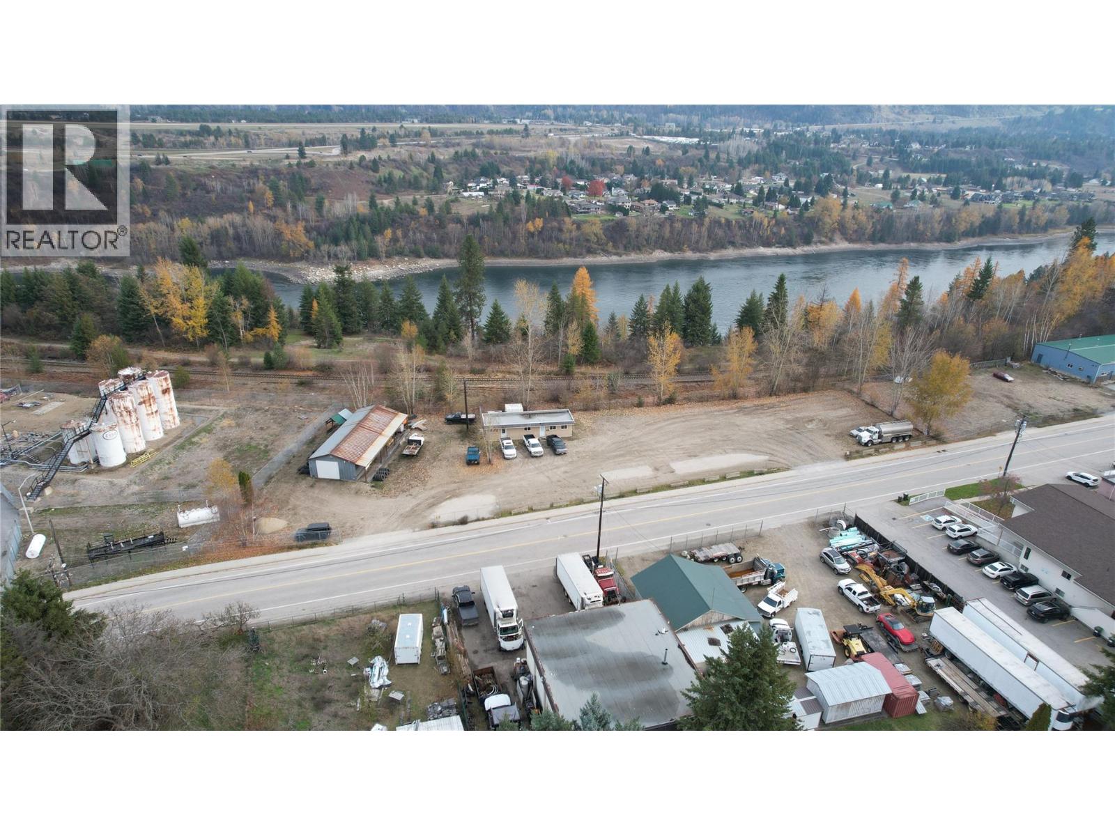 2213 6th Avenue, Castlegar, British Columbia  V1N 2W1 - Photo 5 - 10389013
