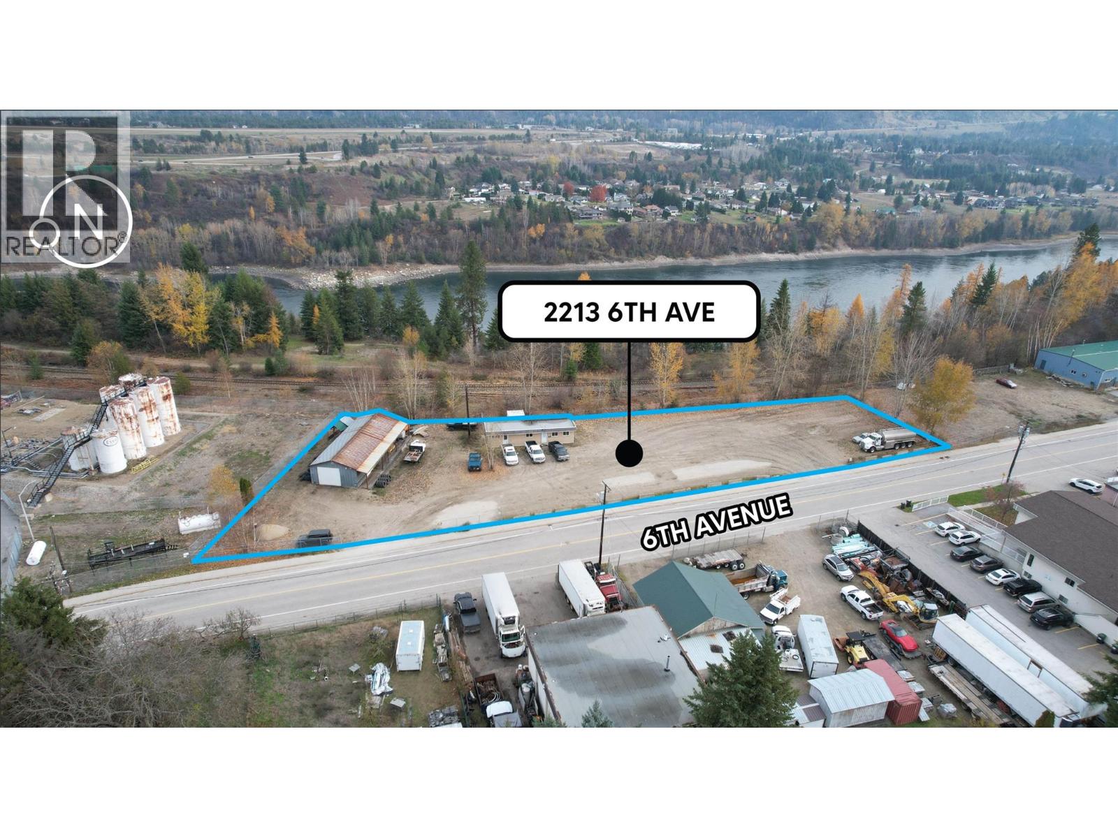 2213 6th Avenue, Castlegar, British Columbia  V1N 2W1 - Photo 2 - 10389013