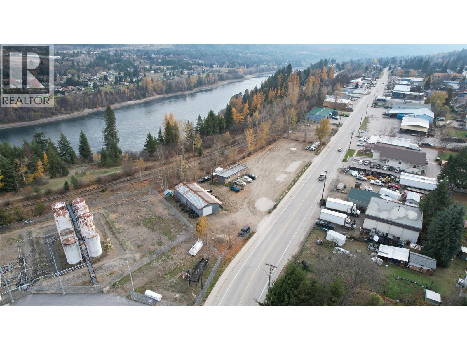 2213 6th Avenue, Castlegar, British Columbia  V1N 2W1 - Photo 3 - 10389013