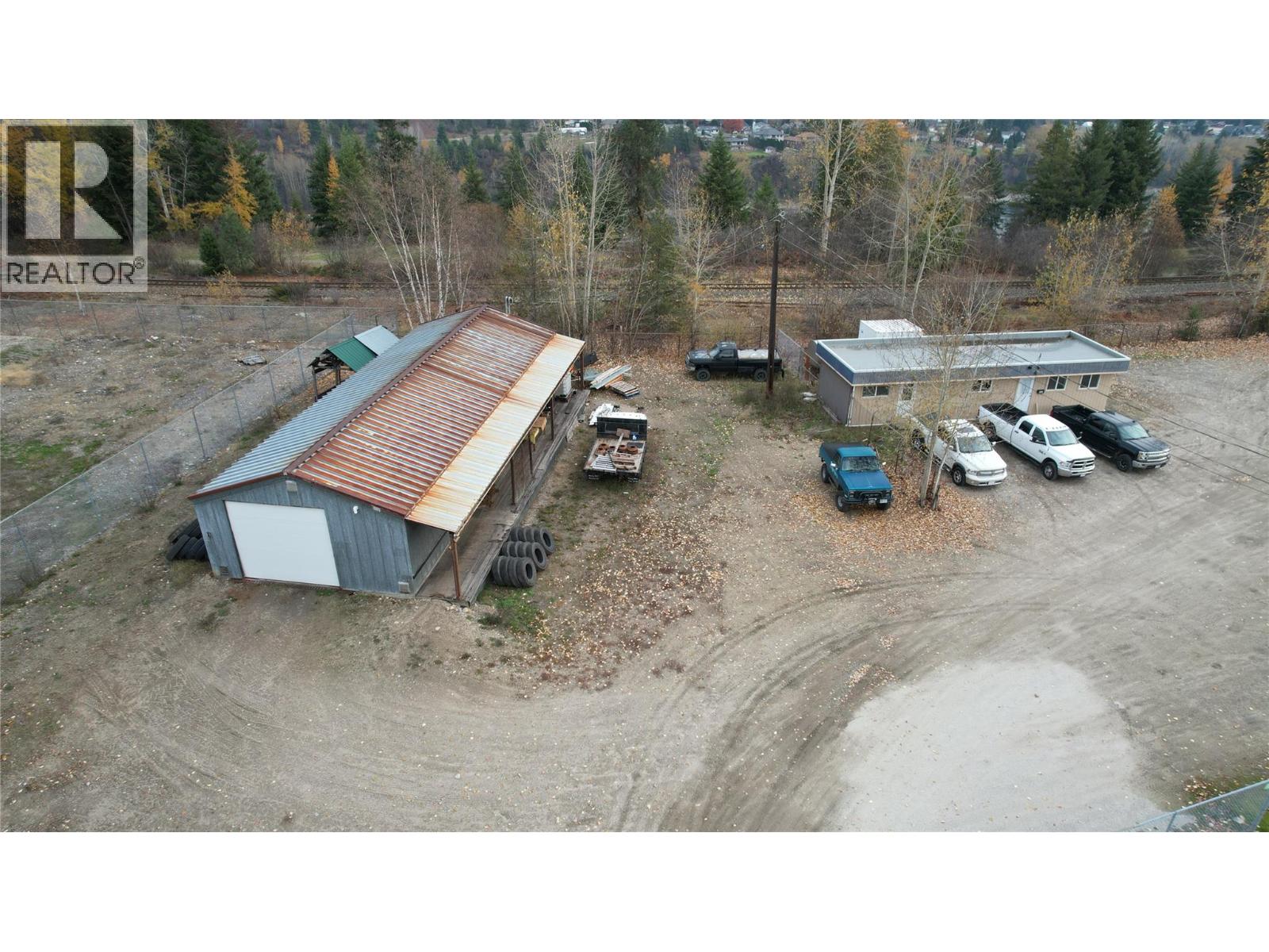 2213 6th Avenue, Castlegar, British Columbia  V1N 2W1 - Photo 8 - 10389013