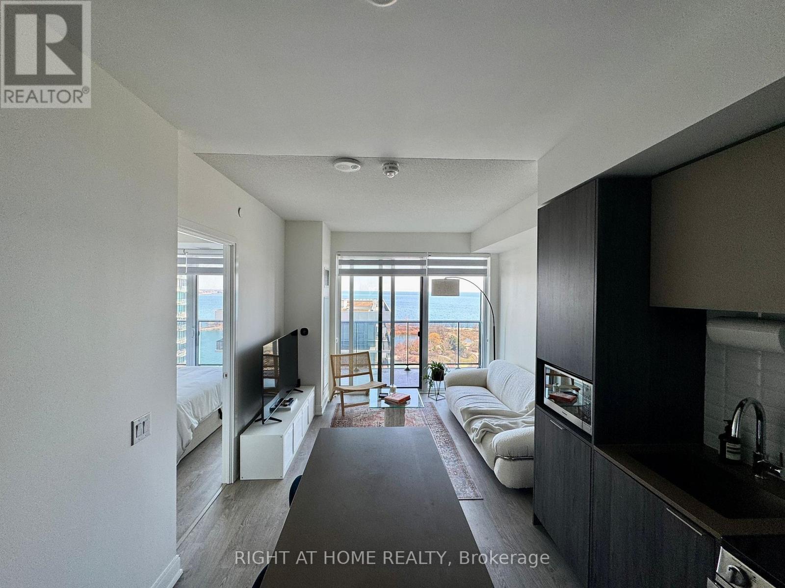 1906 - 70 ANNIE CRAIG DRIVE