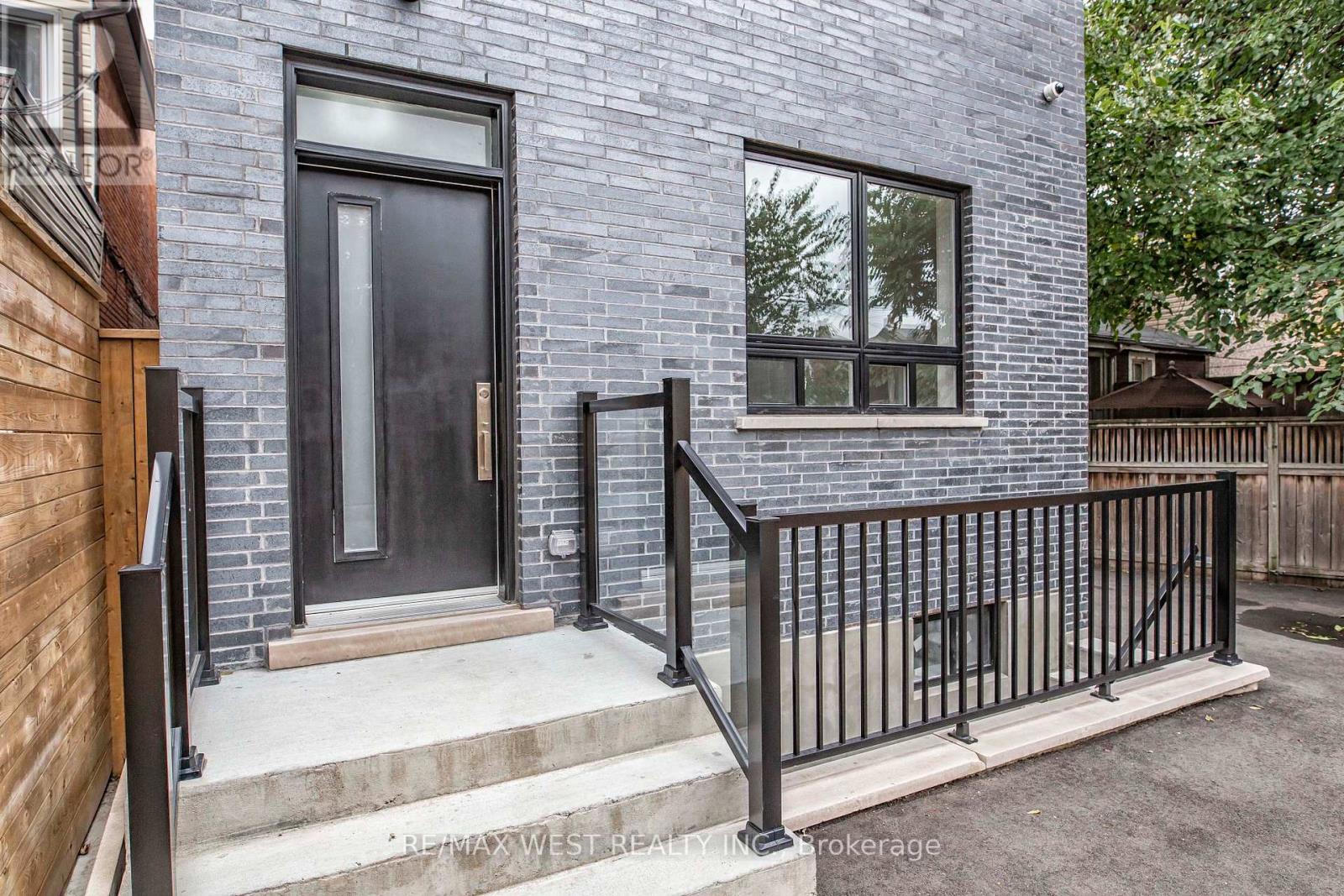 268 Sterling Road, Toronto, Ontario  M6R 2B9 - Photo 11 - C13211386